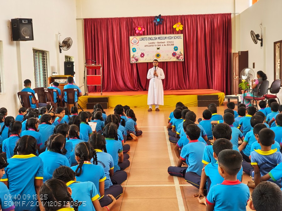 Hindi Diwas Celebration at Loreto English Medium High School